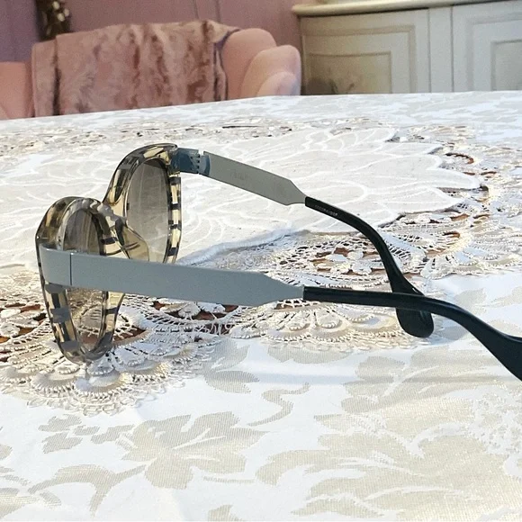 FENDI TRANSLUCENT SUNGLASSES - Picture 7 of 8